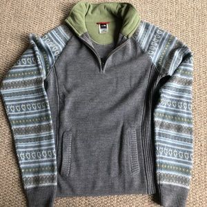 The North Face women pullover. Size XS.